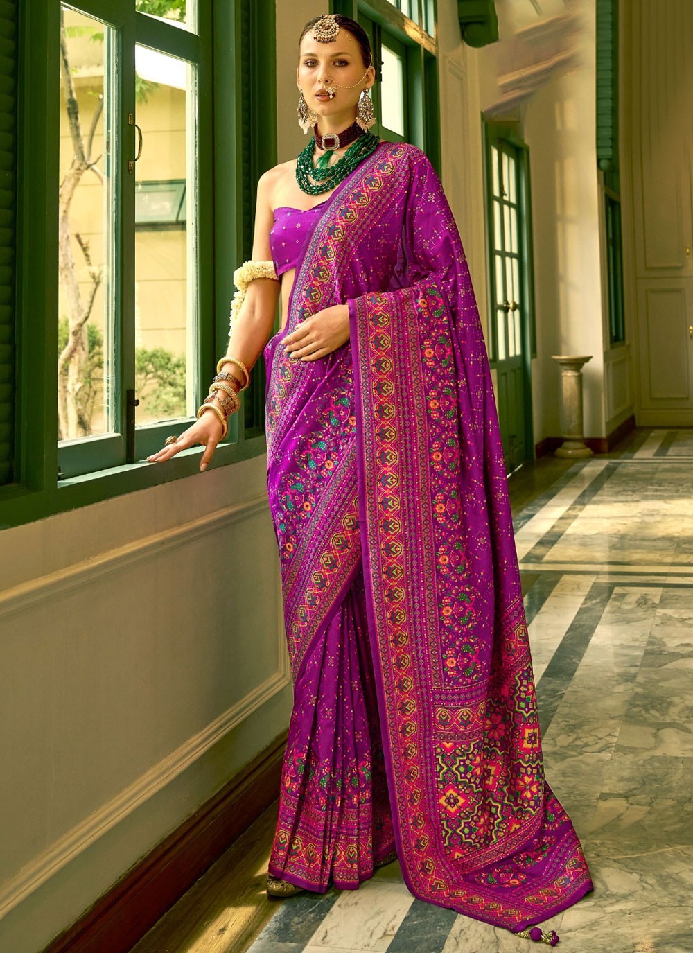 Kashmiri, Meenakari, Weaving Zari Banarasi Silk Saree - S11724