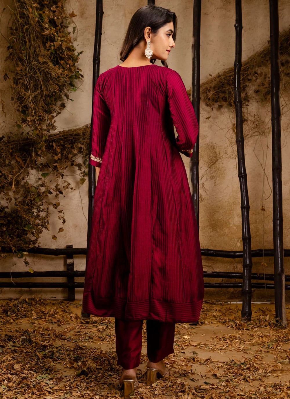Embroidered Silk Blend Hot Pink Salwar Suit T6125