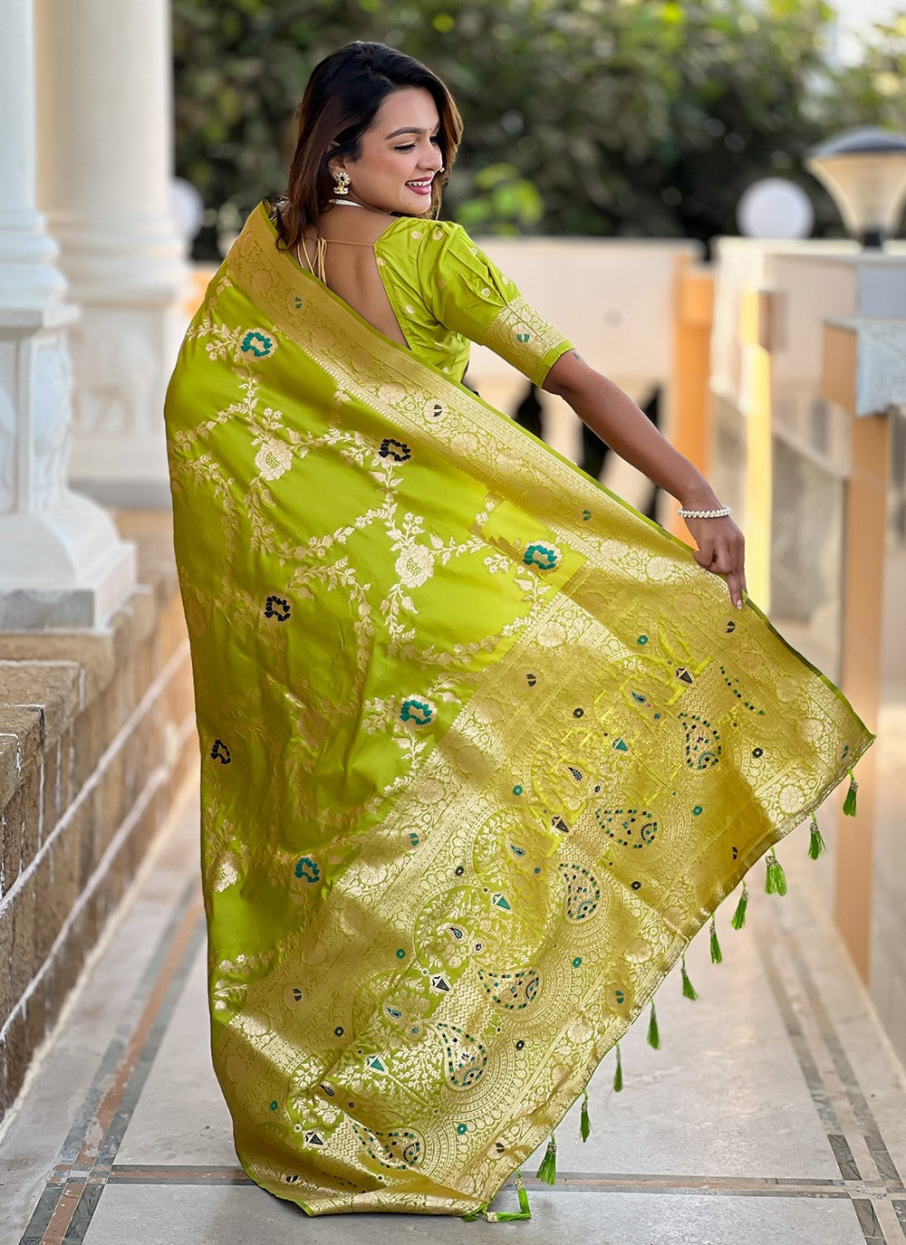 Green Banarasi Silk Classic Saree Meenakari S16328