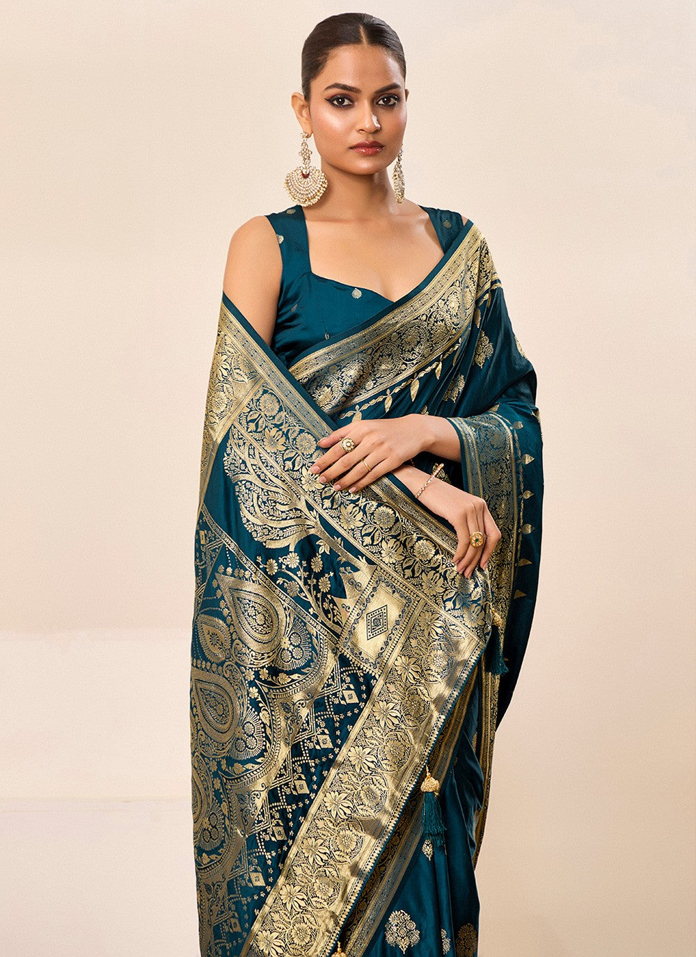 Morpeach Satin Silk Contemporary Saree Jacquard Work, Woven S16449