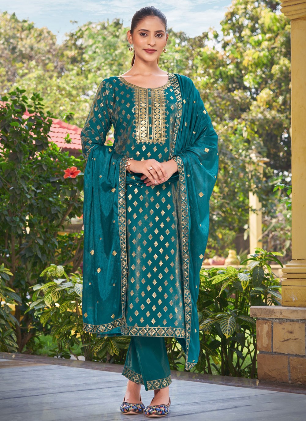 Archive Embroidered, Zari 316725 Morpeach T6795