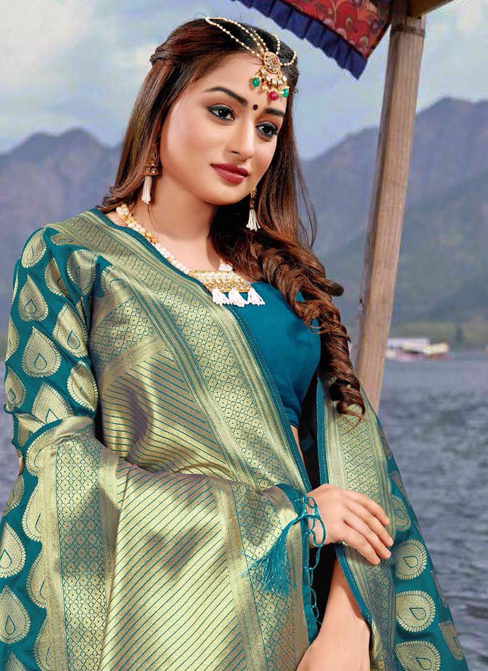 Trendy Woven Silk Saree - S5219