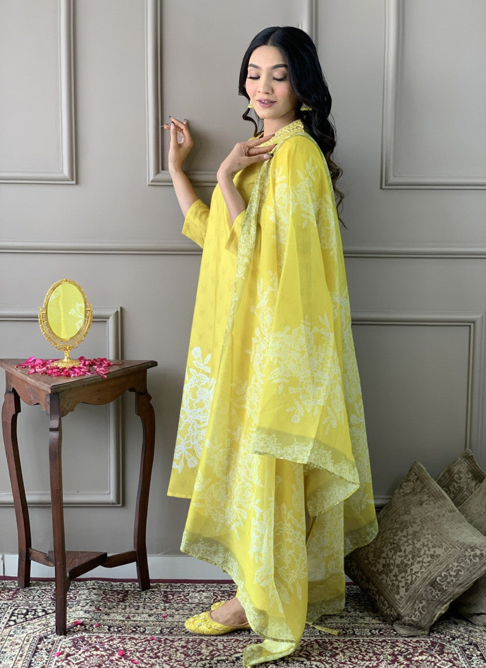 Printed Muslin Yellow Salwar Suit T6101