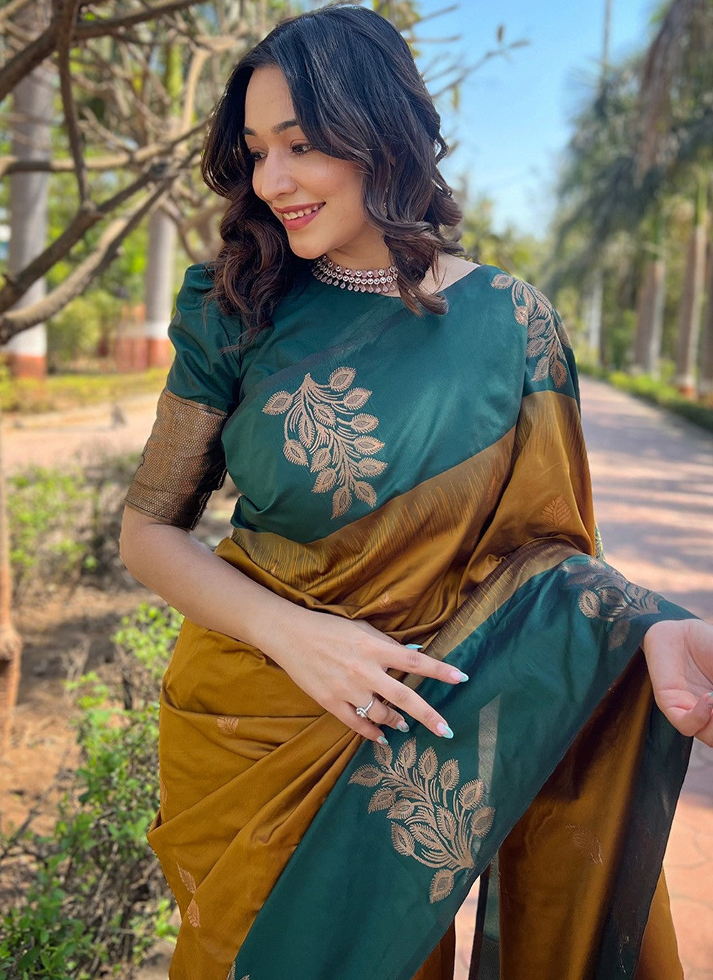 Traditional Weaving Zari Silk Saree - S8300