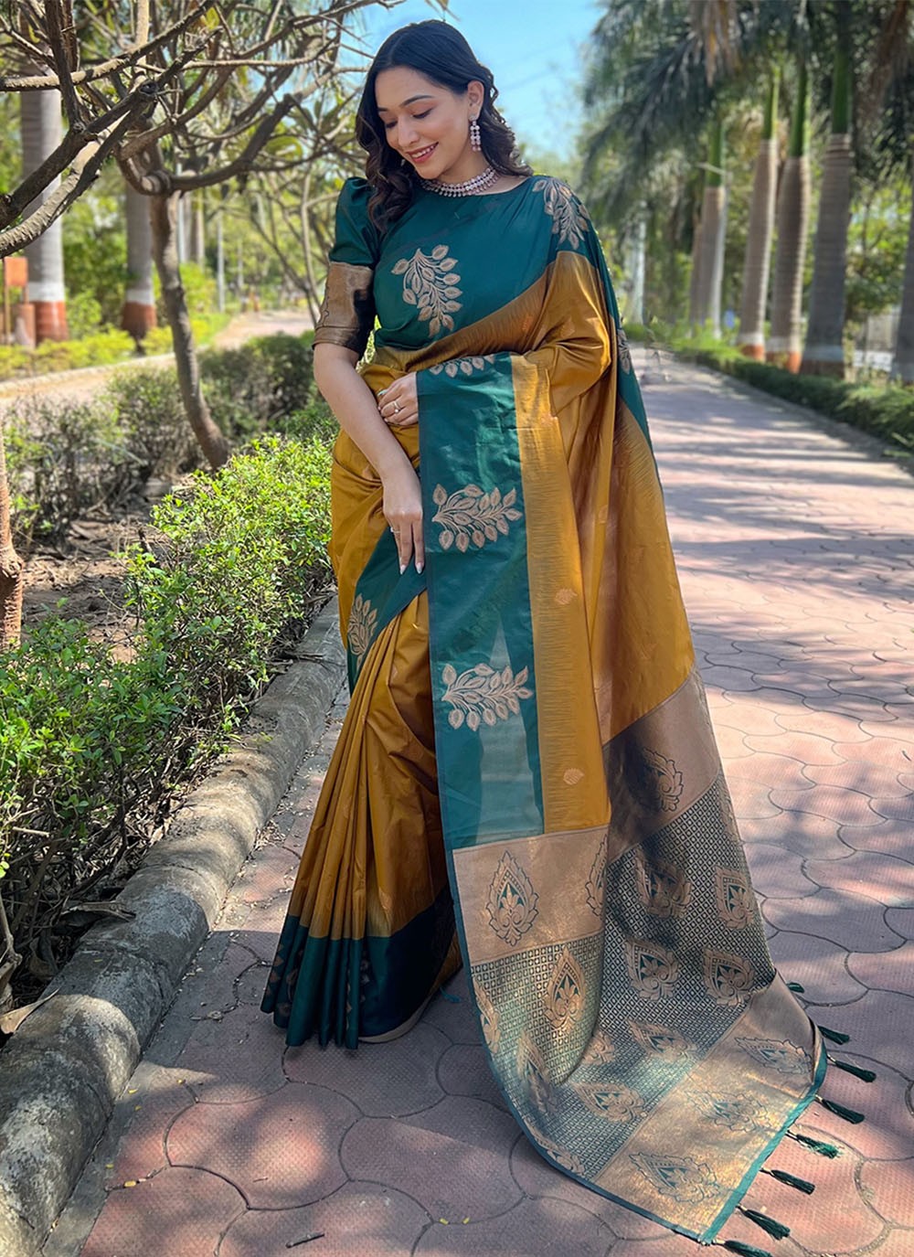 Traditional Weaving Zari Silk Saree - S8300
