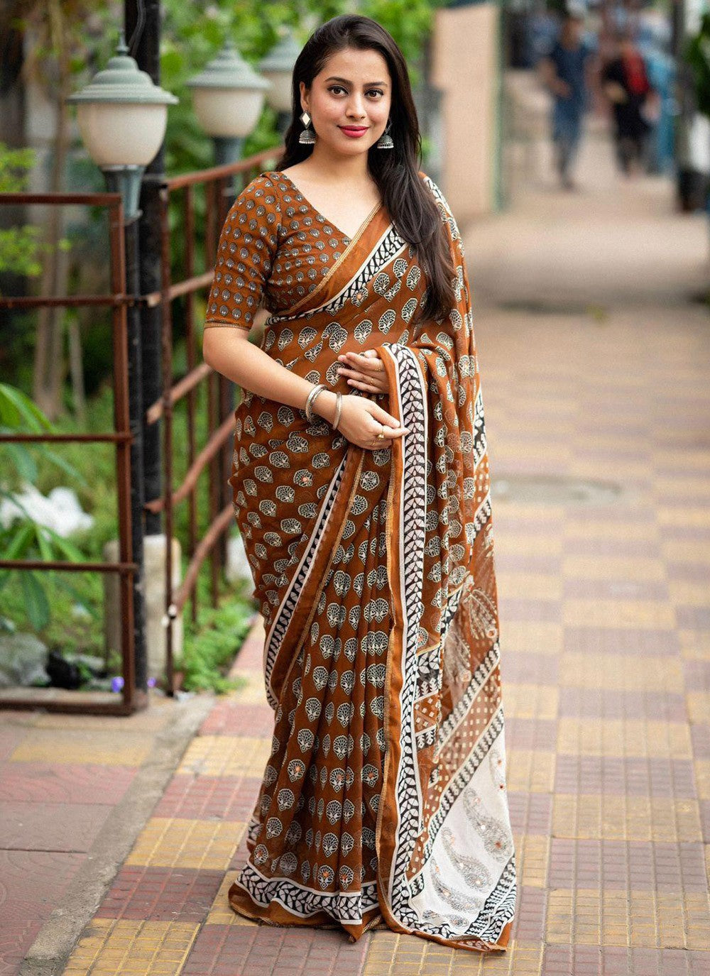 Trendy Digital Print Silk Blend Saree - S5734