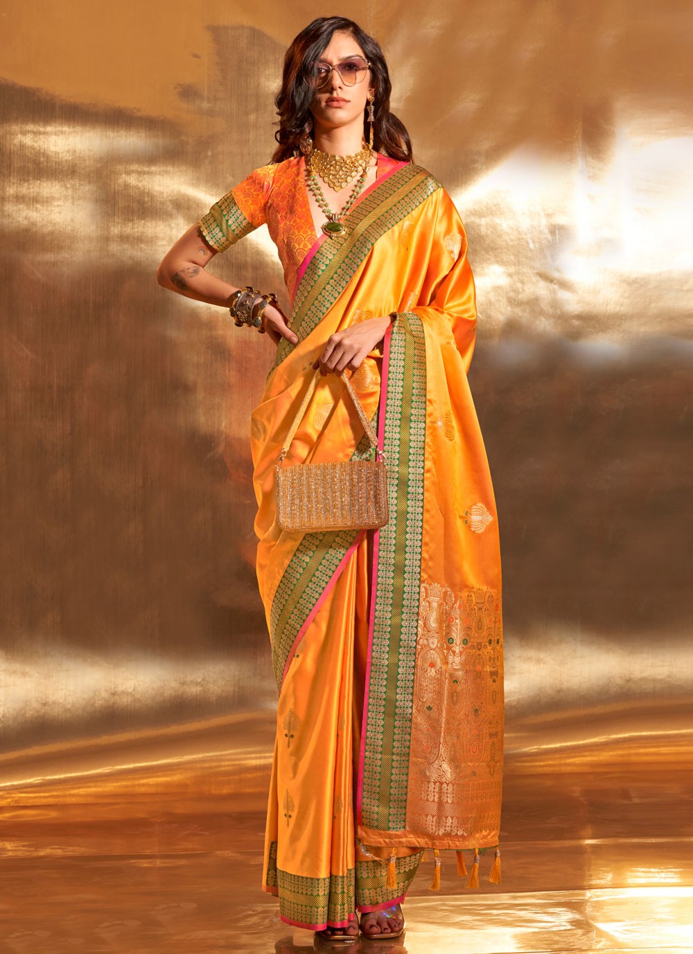 Trendy Weaving Zari Handloom Silk Saree - S5483