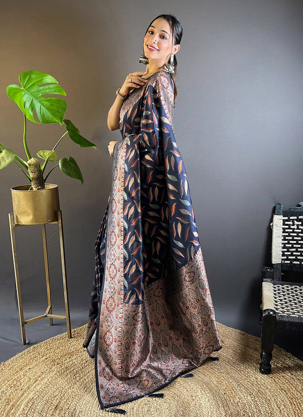Trendy Woven Silk Saree - S8110