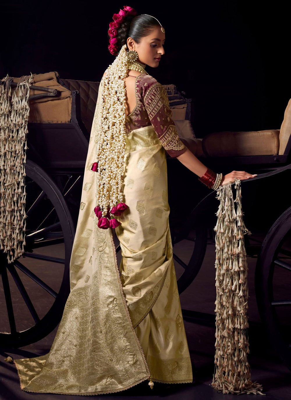 Banarasi Jari Silk Off White Contemporary Saree S15506
