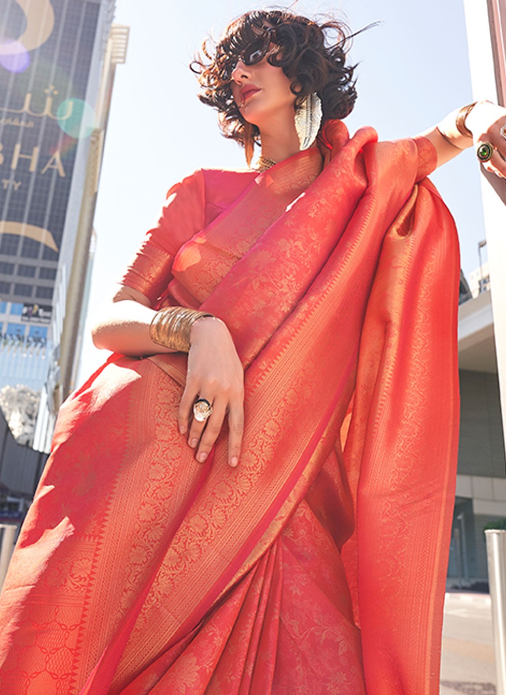 Classic Weaving Zari Handloom Silk Saree - S6016