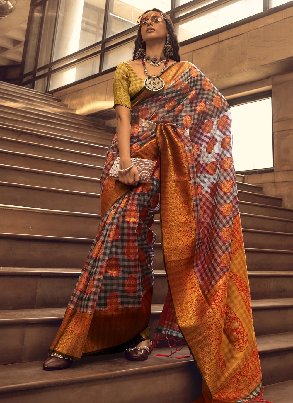 Classic Weaving Zari Handloom Silk Saree - S3925