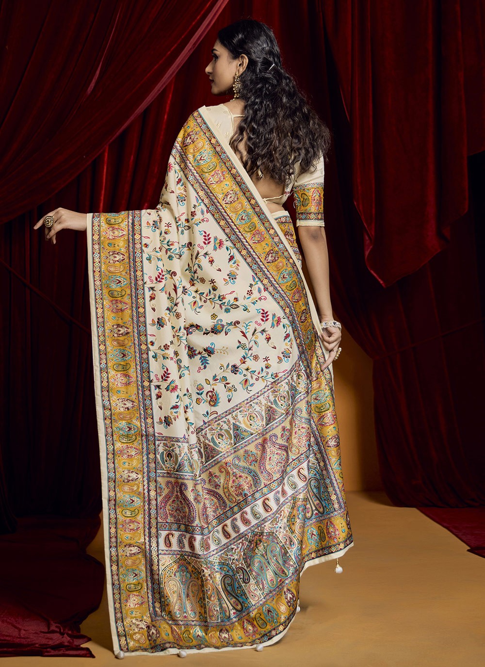 Paisley Printed Tussar Silk Off White Trendy Saree S15404