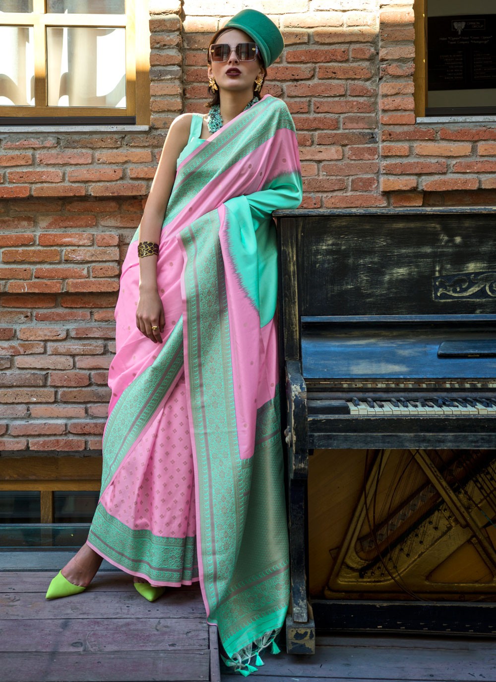 Classic Weaving Zari Handloom Silk Saree - S8172