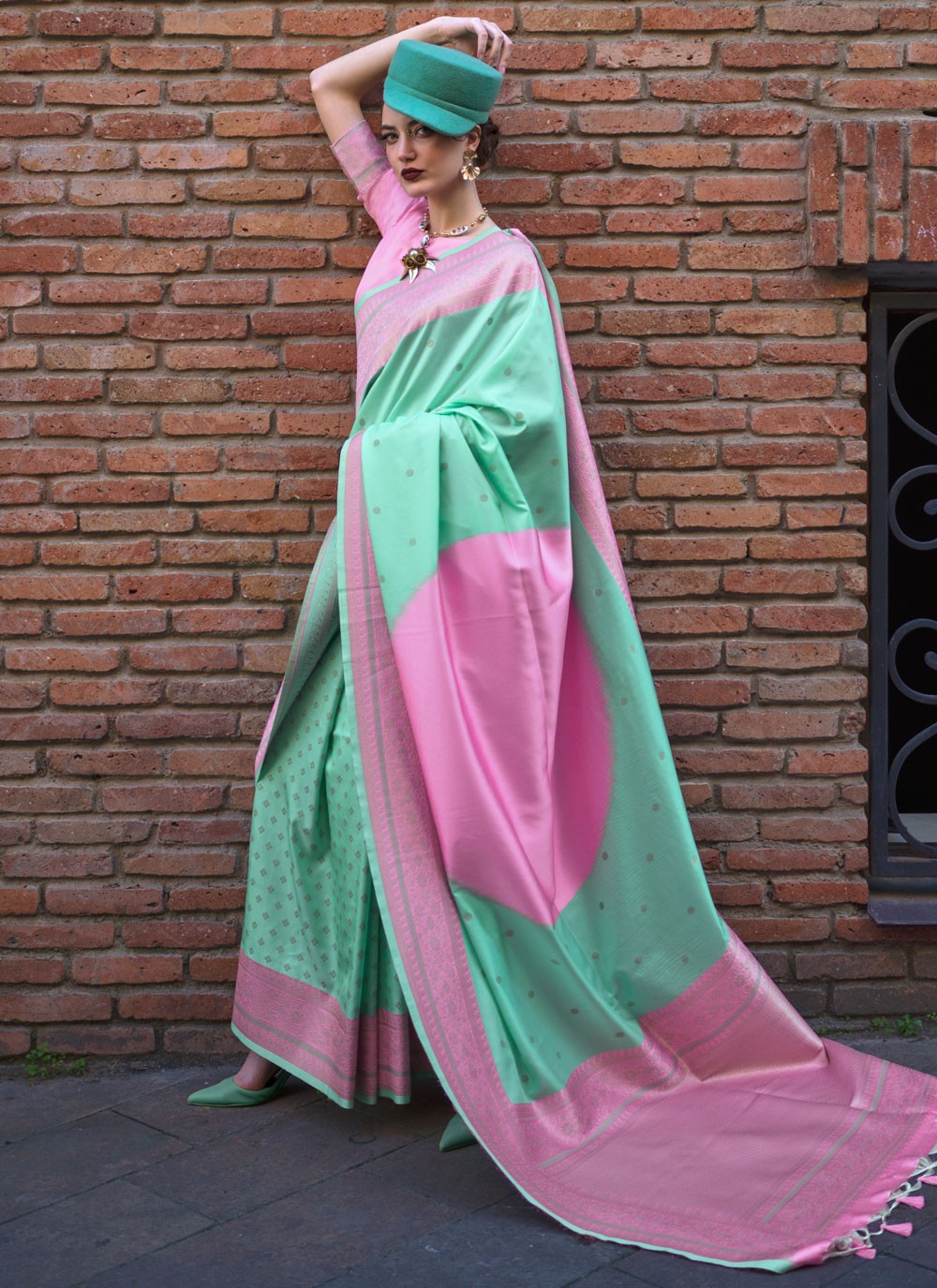 Classic Weaving Zari Handloom Silk Saree - S8172