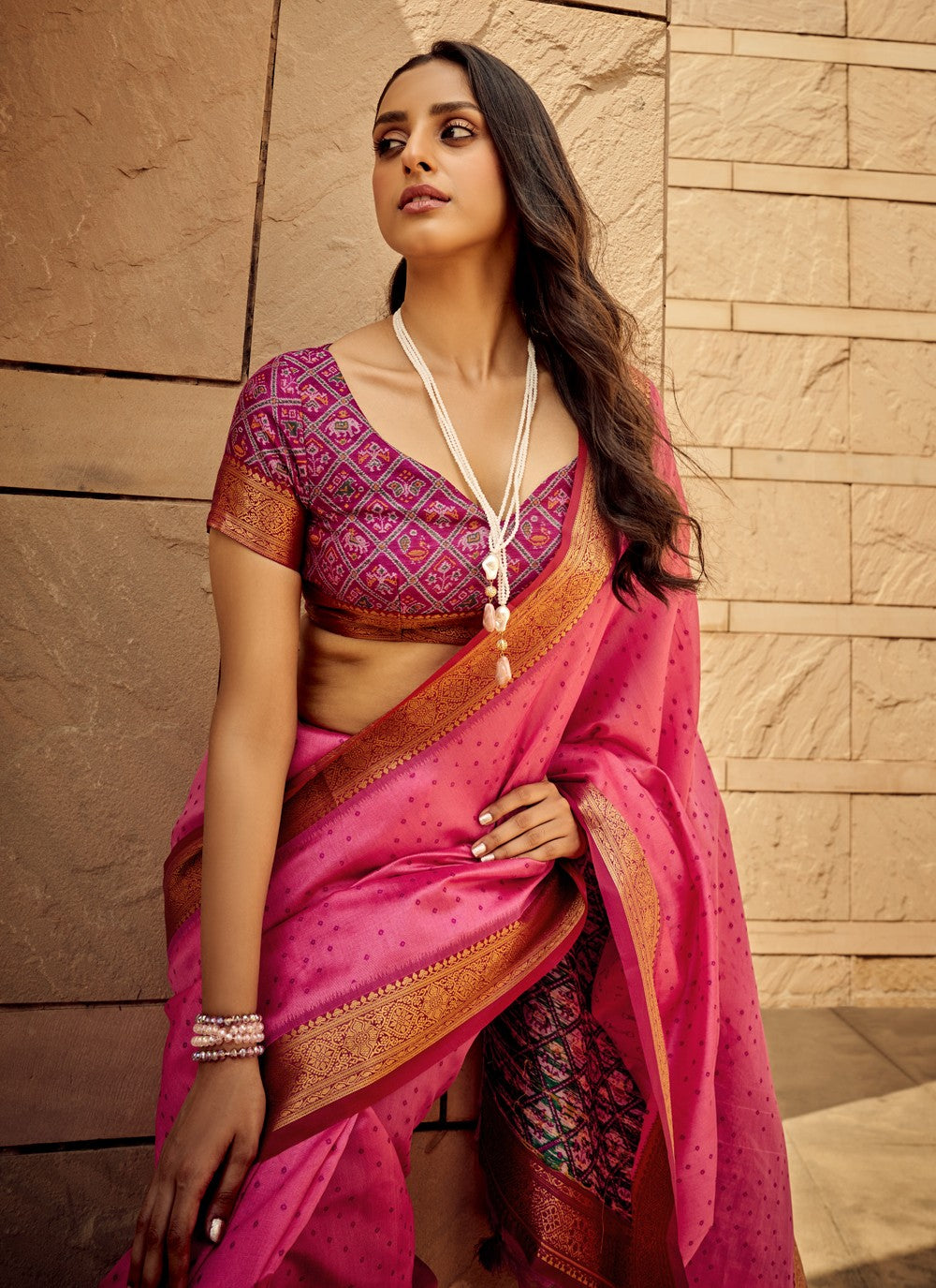 Contemporary Weaving Zari Silk Saree - S3693
