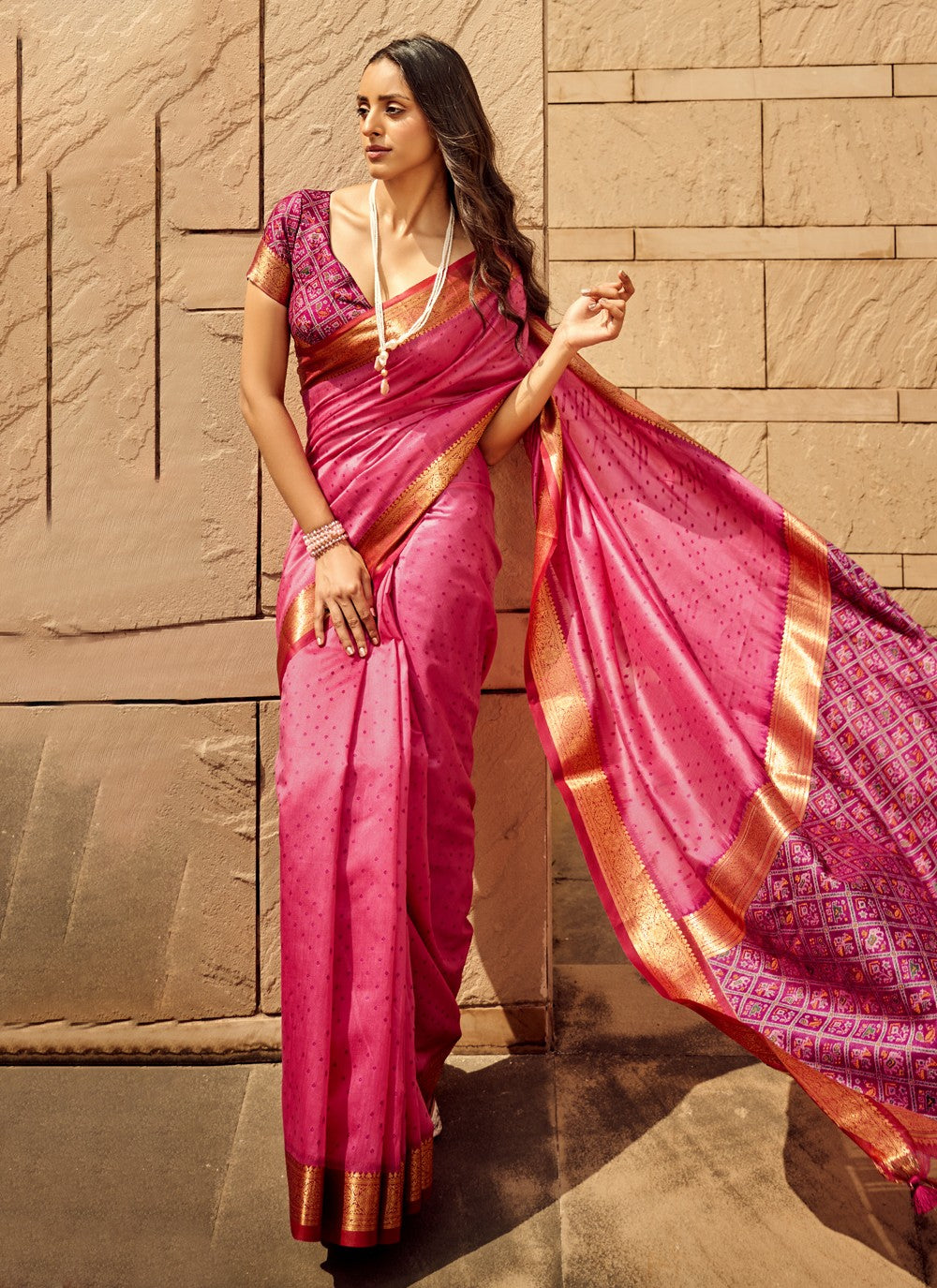 Contemporary Weaving Zari Silk Saree - S3693