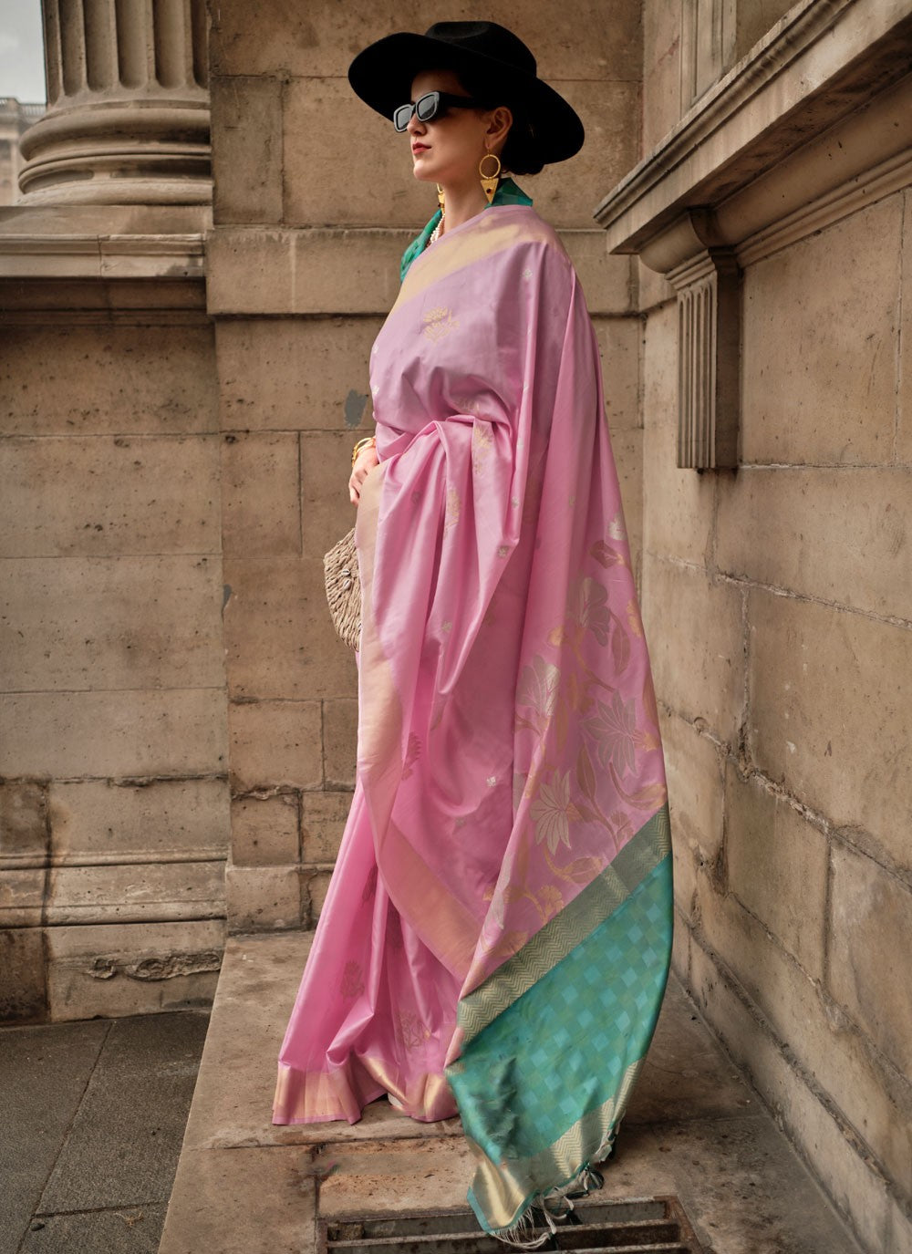 Classic Weaving Zari Handloom Silk Saree - S4290