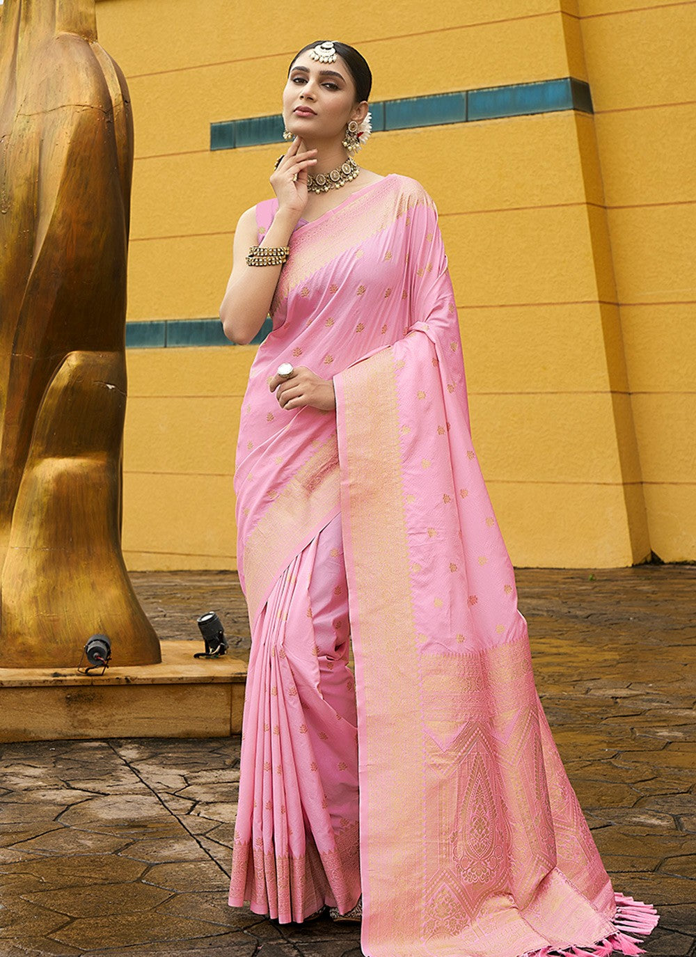 Classic Saree Jacquard Work Pink Naylon Saree S12534