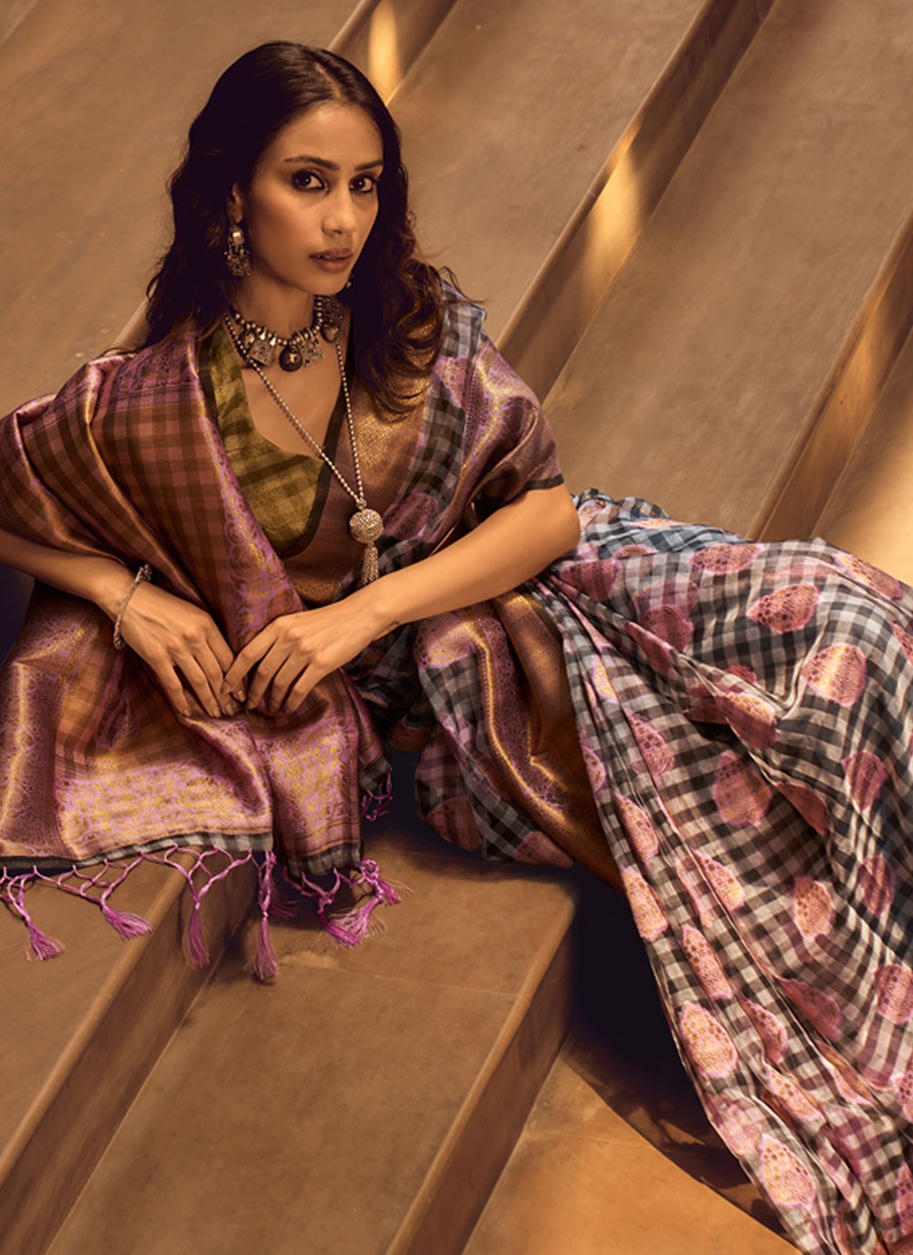 Classic Weaving Zari Handloom Silk Saree - S3925