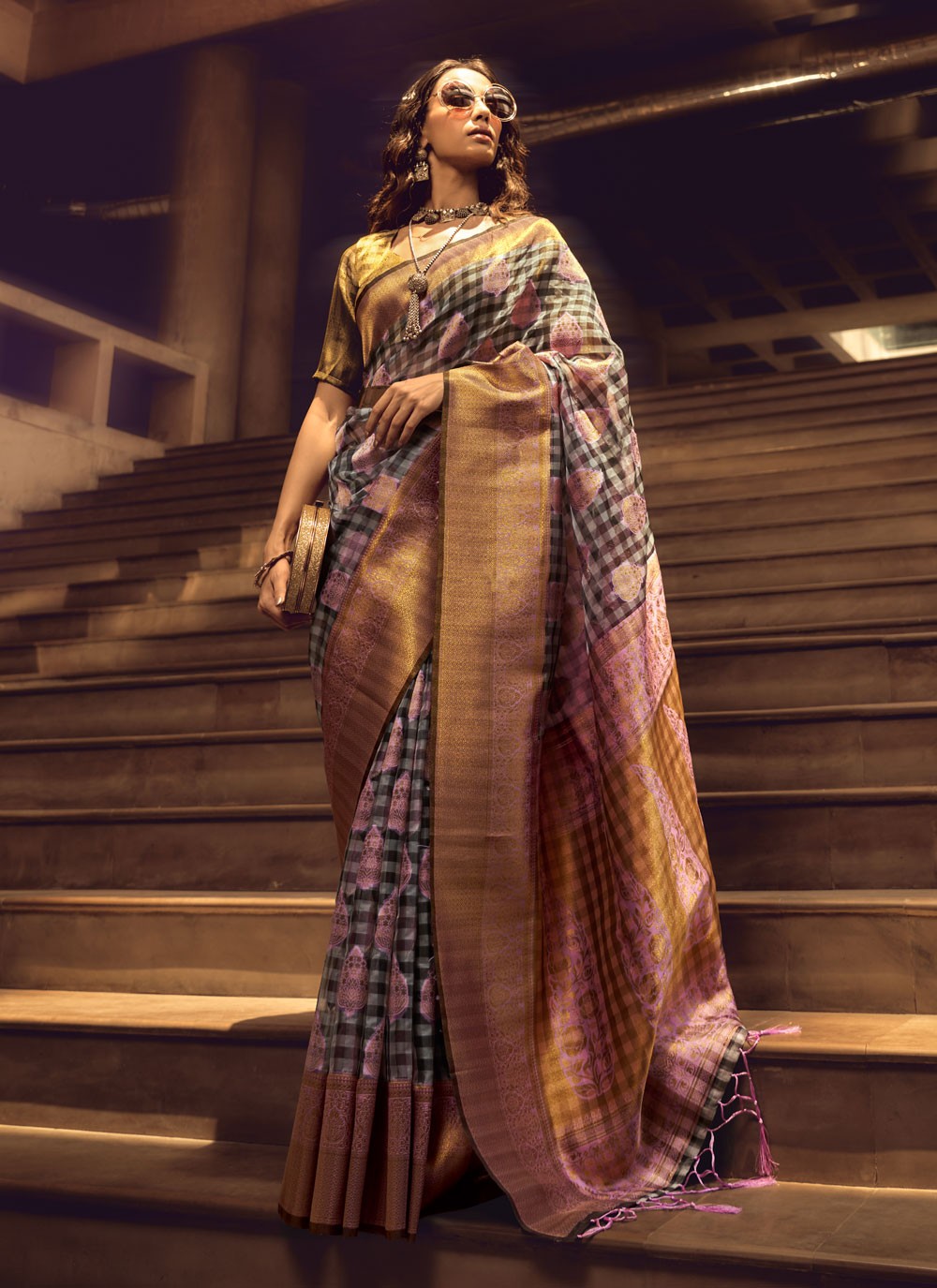 Classic Weaving Zari Handloom Silk Saree - S3925