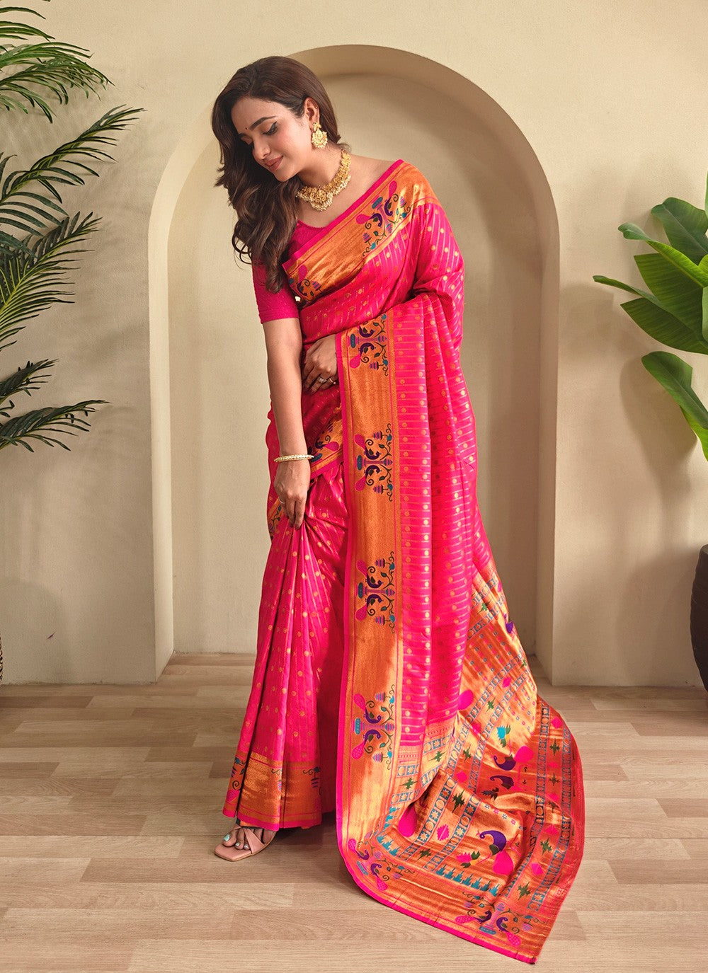 Pink Silk Trendy Saree Woven S16430
