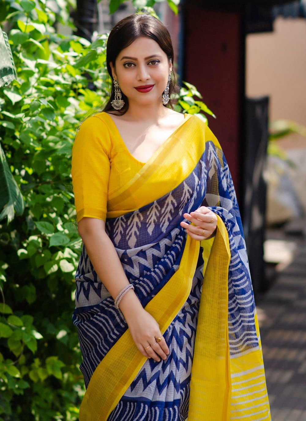 Trendy Woven Jute Silk Saree - S5779