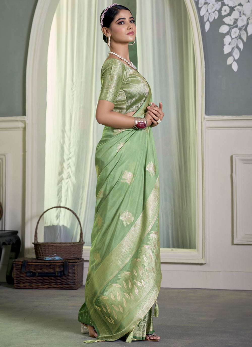 Weaving Zari Pure Crepe Saree - S11570