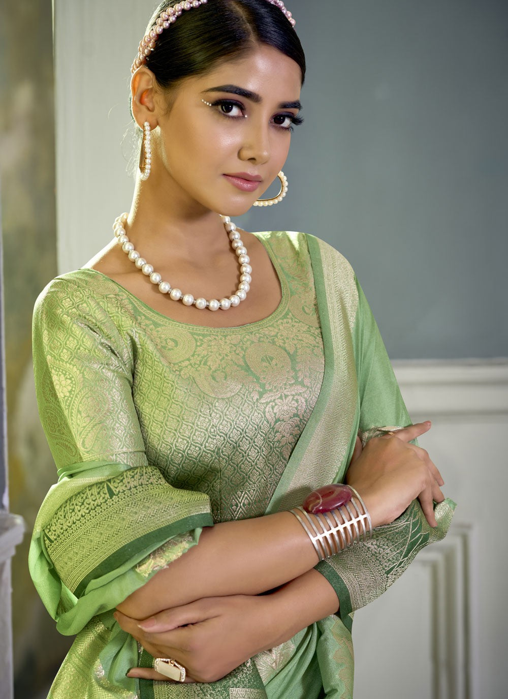 Weaving Zari Pure Crepe Saree - S11570