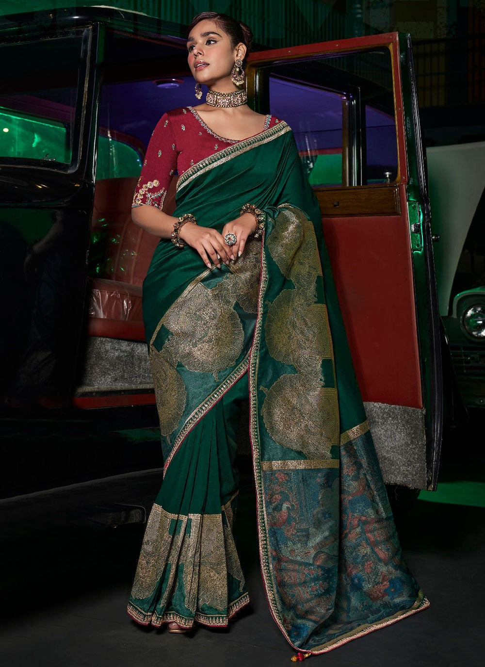 Green Pure Silk Contemporary Saree Border Work, Embroidered, Weaving Zari, Zari S17510