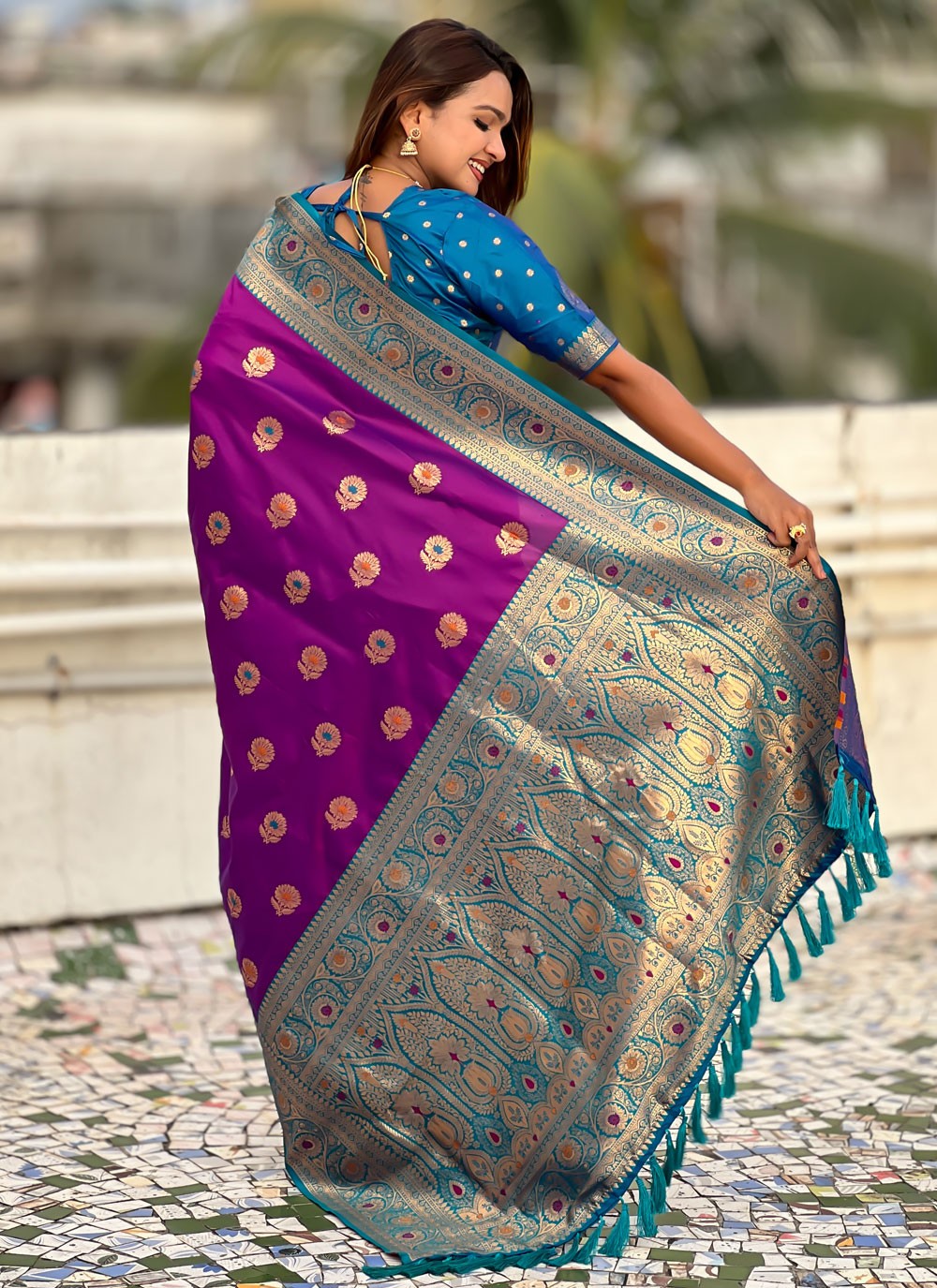 Purple Silk Contemporary Saree Woven S16870