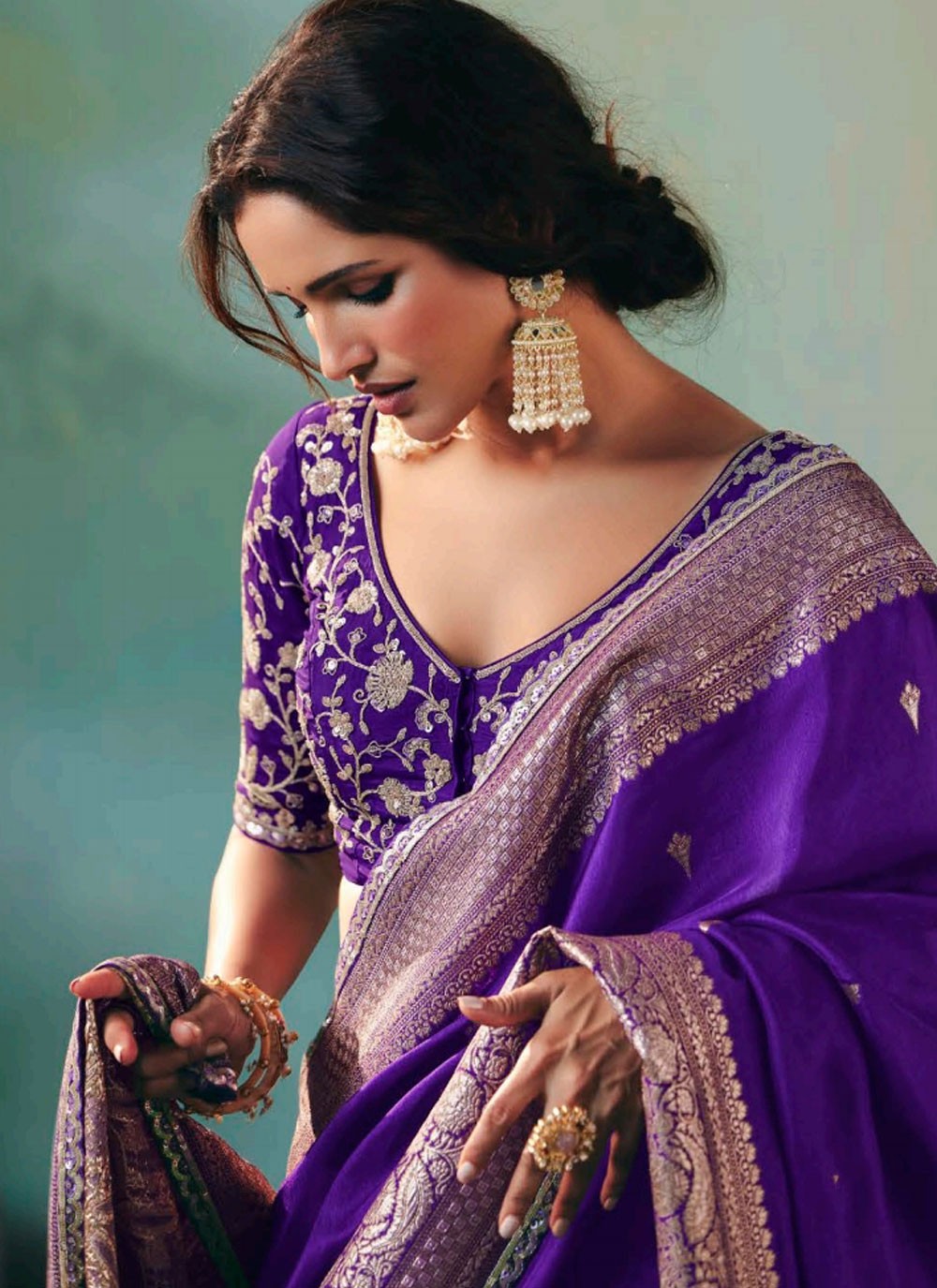 Purple Silk Contemporary Saree Embroidered, Weaving Zari S20209
