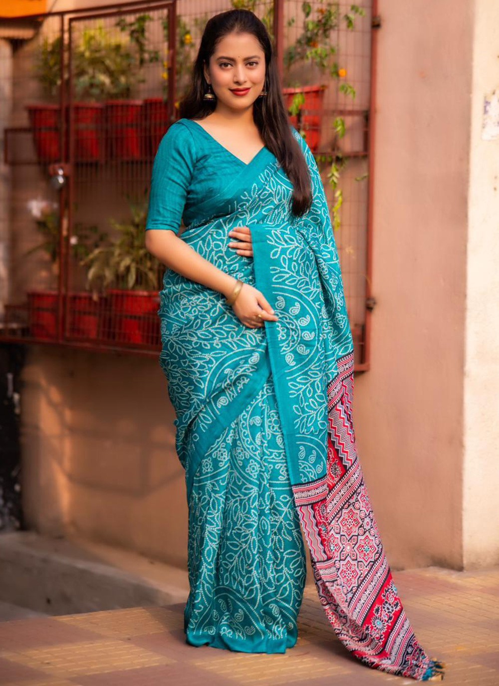 Trendy Digital Print Silk Blend Saree - S5734