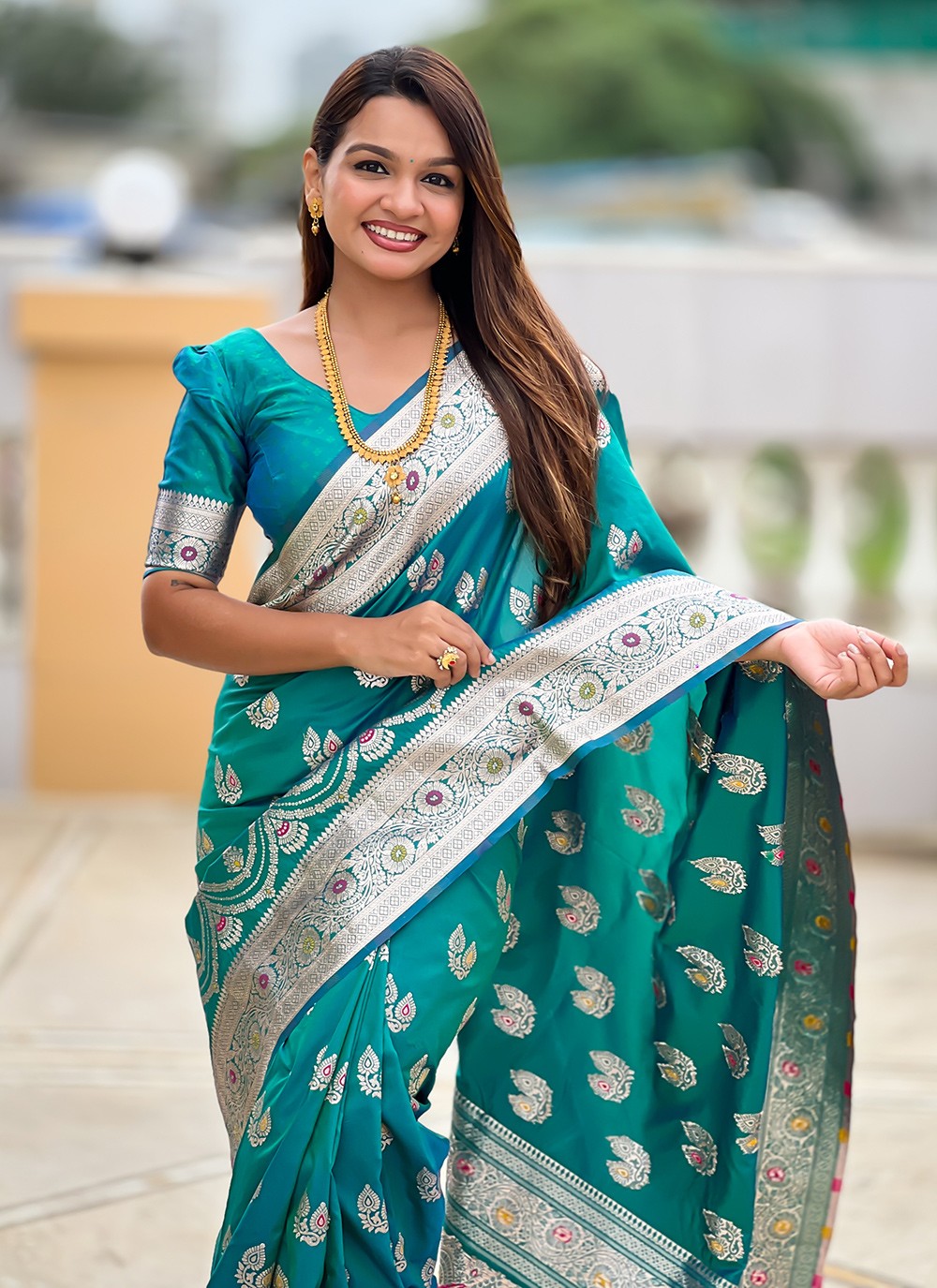 Rama Banarasi Silk Trendy Saree Jacquard Work, Woven S18533