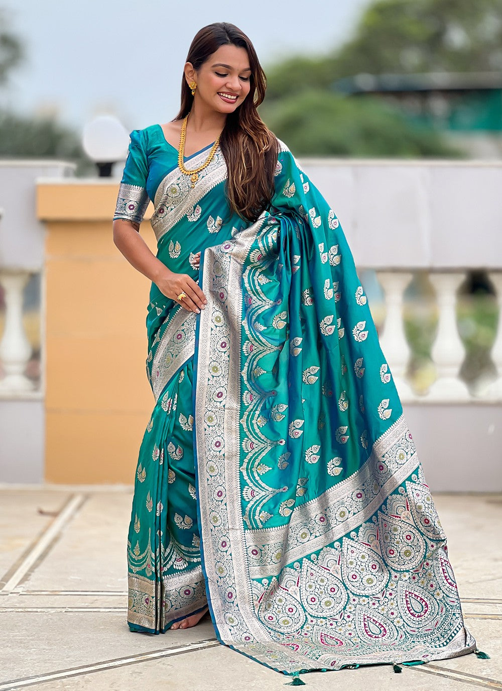 Rama Banarasi Silk Trendy Saree Jacquard Work, Woven S18533