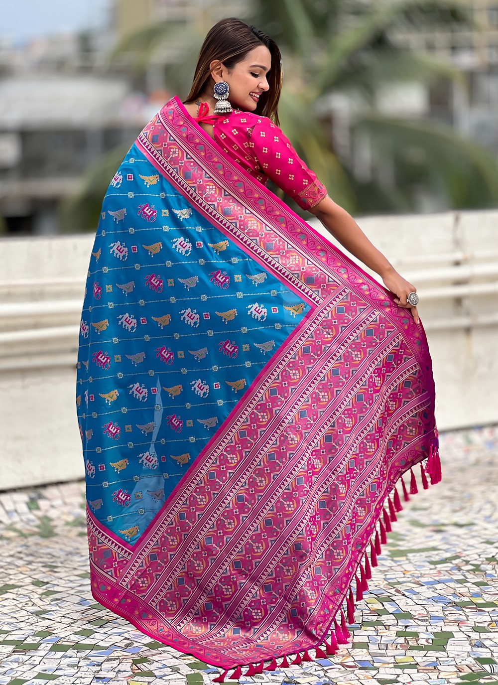 Rama Patola Silk Classic Saree Meenakari, Woven S16569