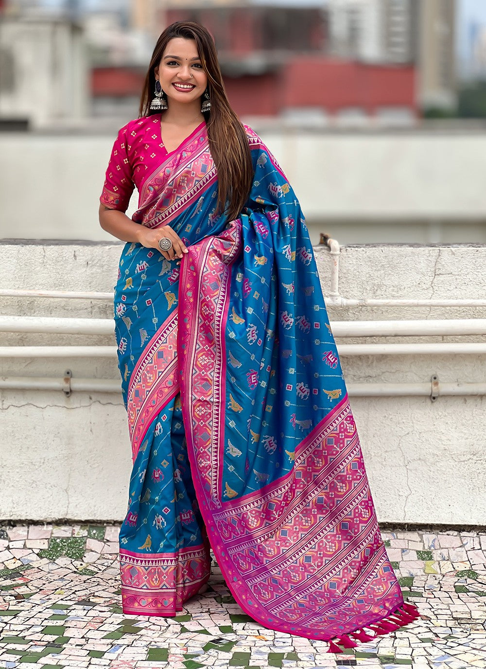 Rama Patola Silk Classic Saree Meenakari, Woven S16569