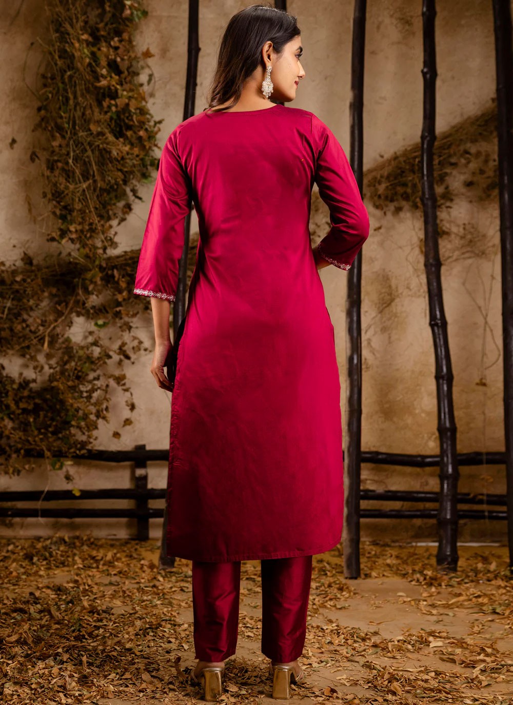 Embroidered Silk Blend Hot Pink Salwar Suit T6187