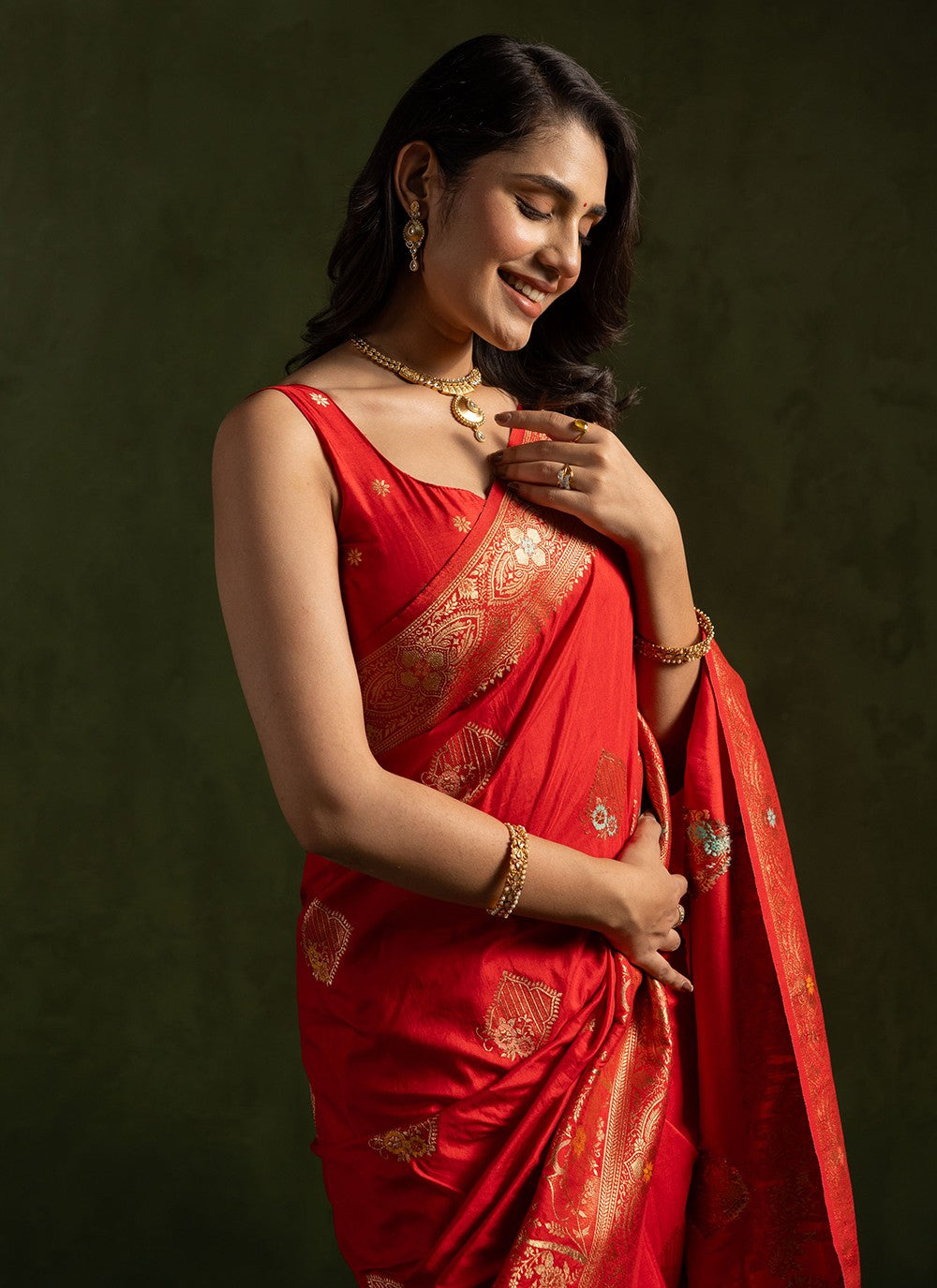 Red Silk Trendy Saree Woven S16549