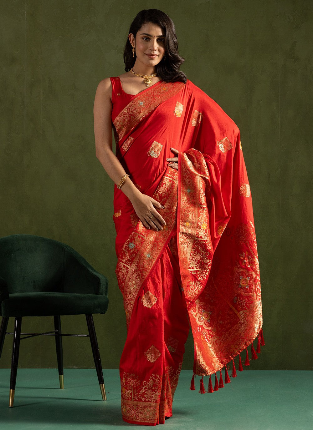 Red Silk Trendy Saree Woven S16549