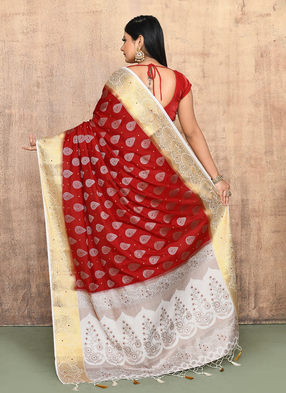 Classic Saree Hand Embroidery Red Kanjivaram Silk Saree S13106