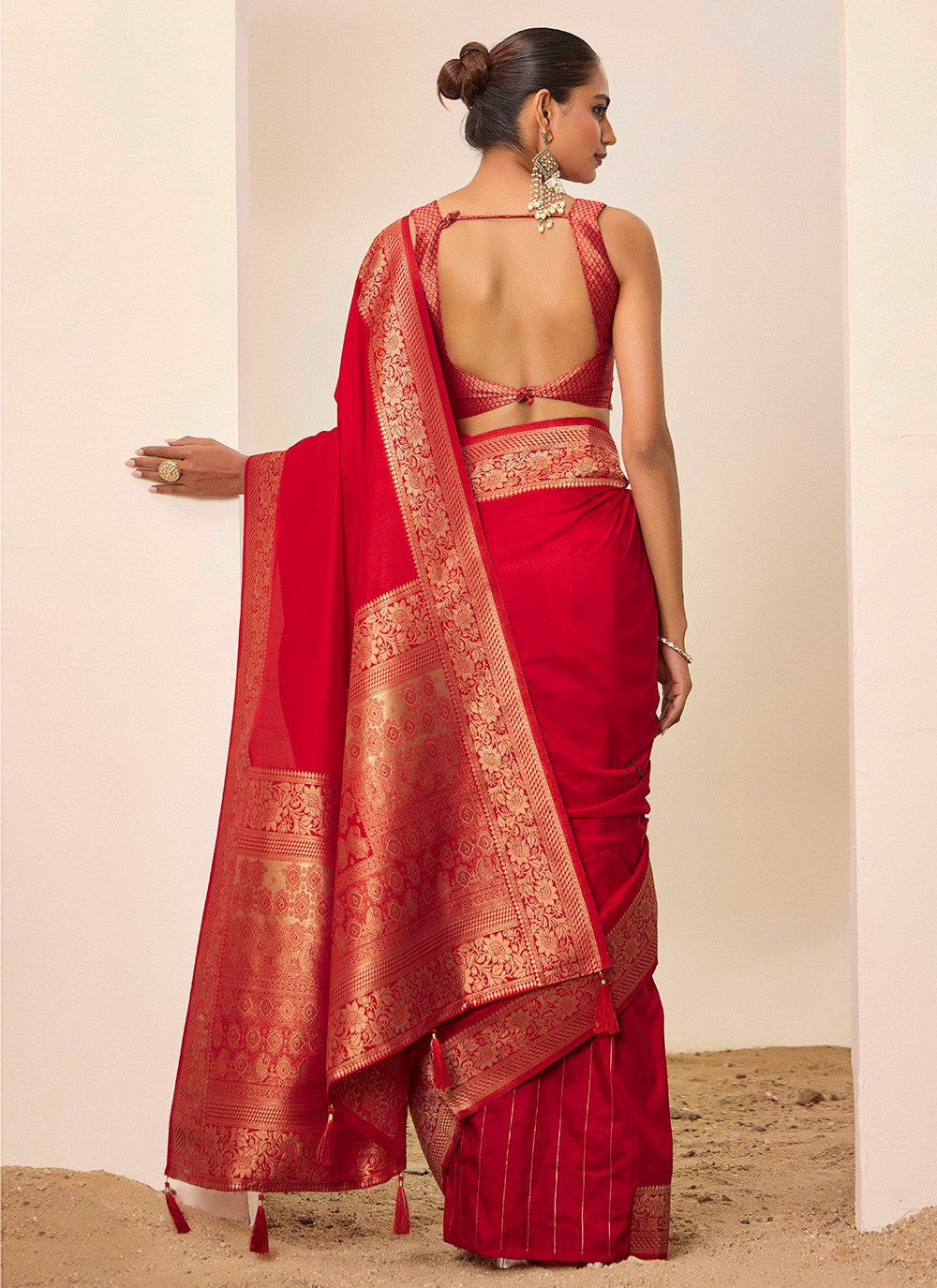 Red Silk Trendy Saree Woven S16639