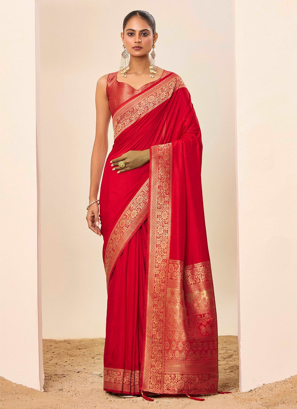 Red Silk Trendy Saree Woven S16639