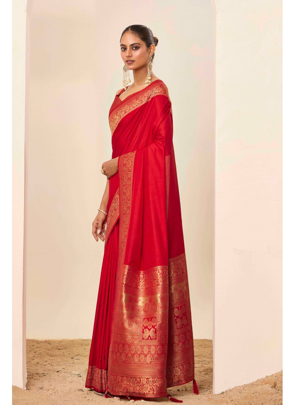 Red Silk Trendy Saree Woven S16639