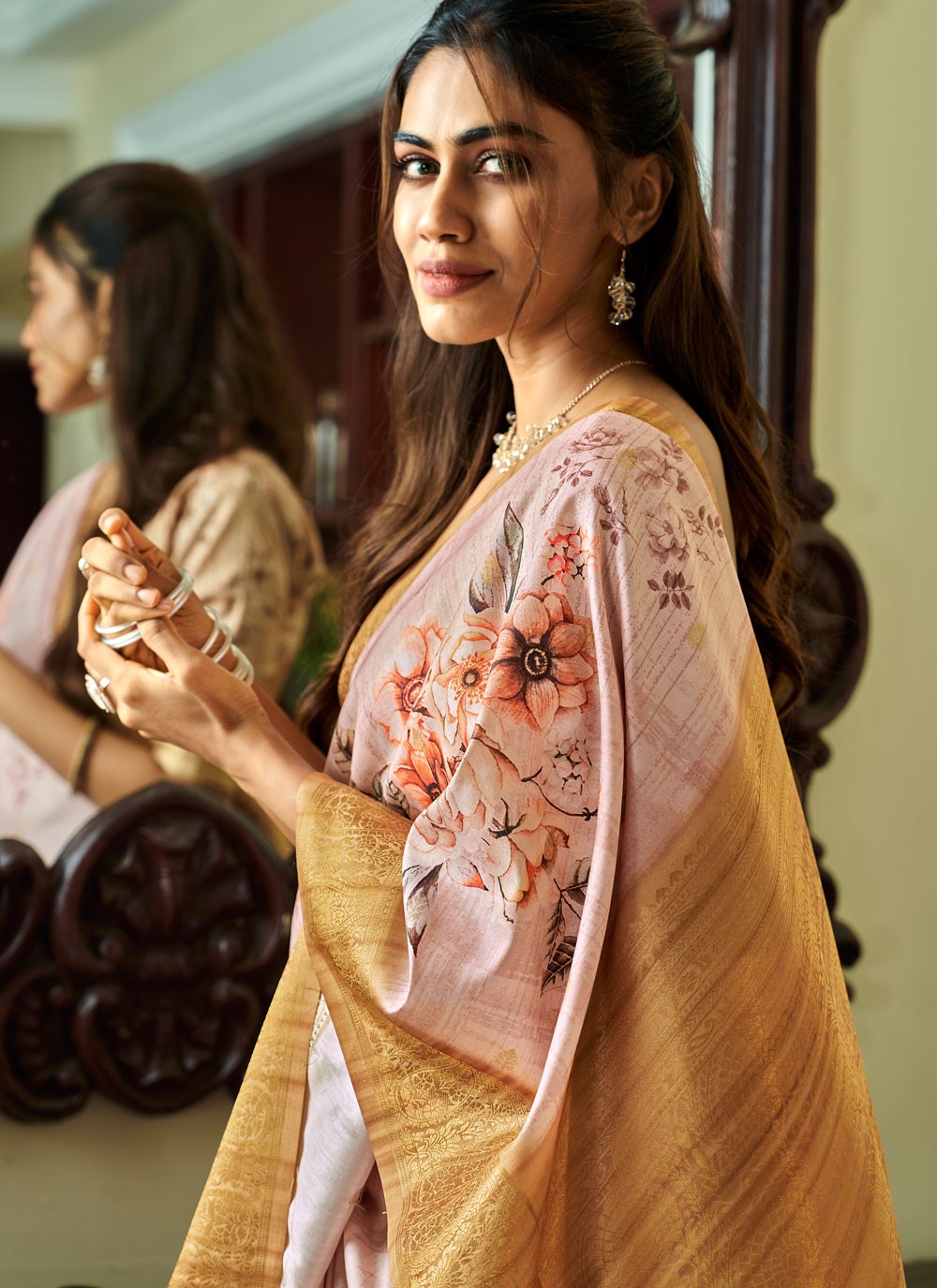 Trendy Floral Printed Handloom Silk Saree - S5403