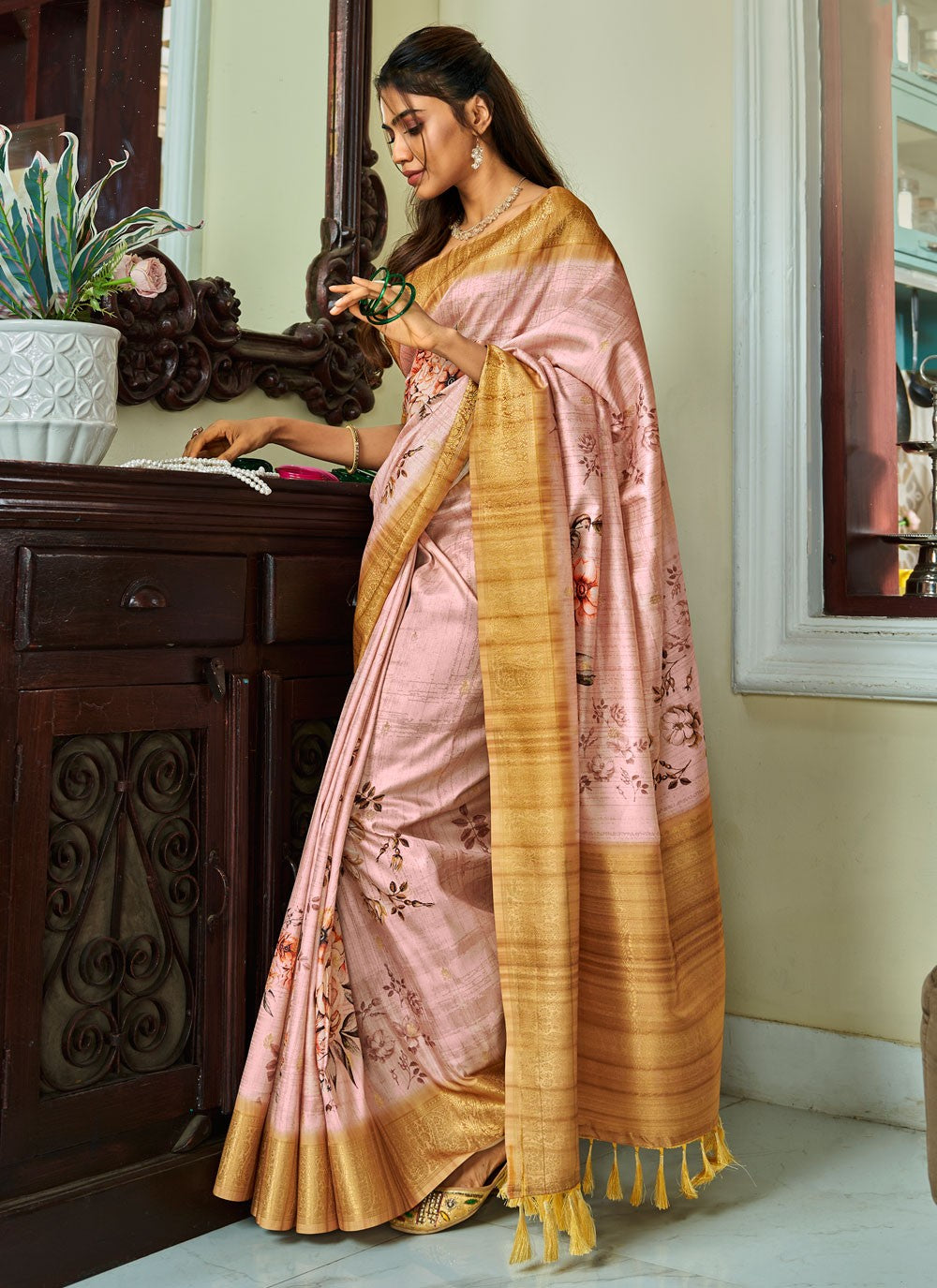 Trendy Floral Printed Handloom Silk Saree - S5403