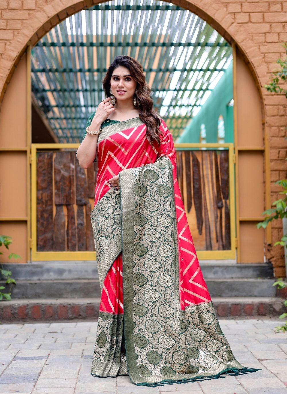 Classic Weaving Zari Silk Saree - S4984