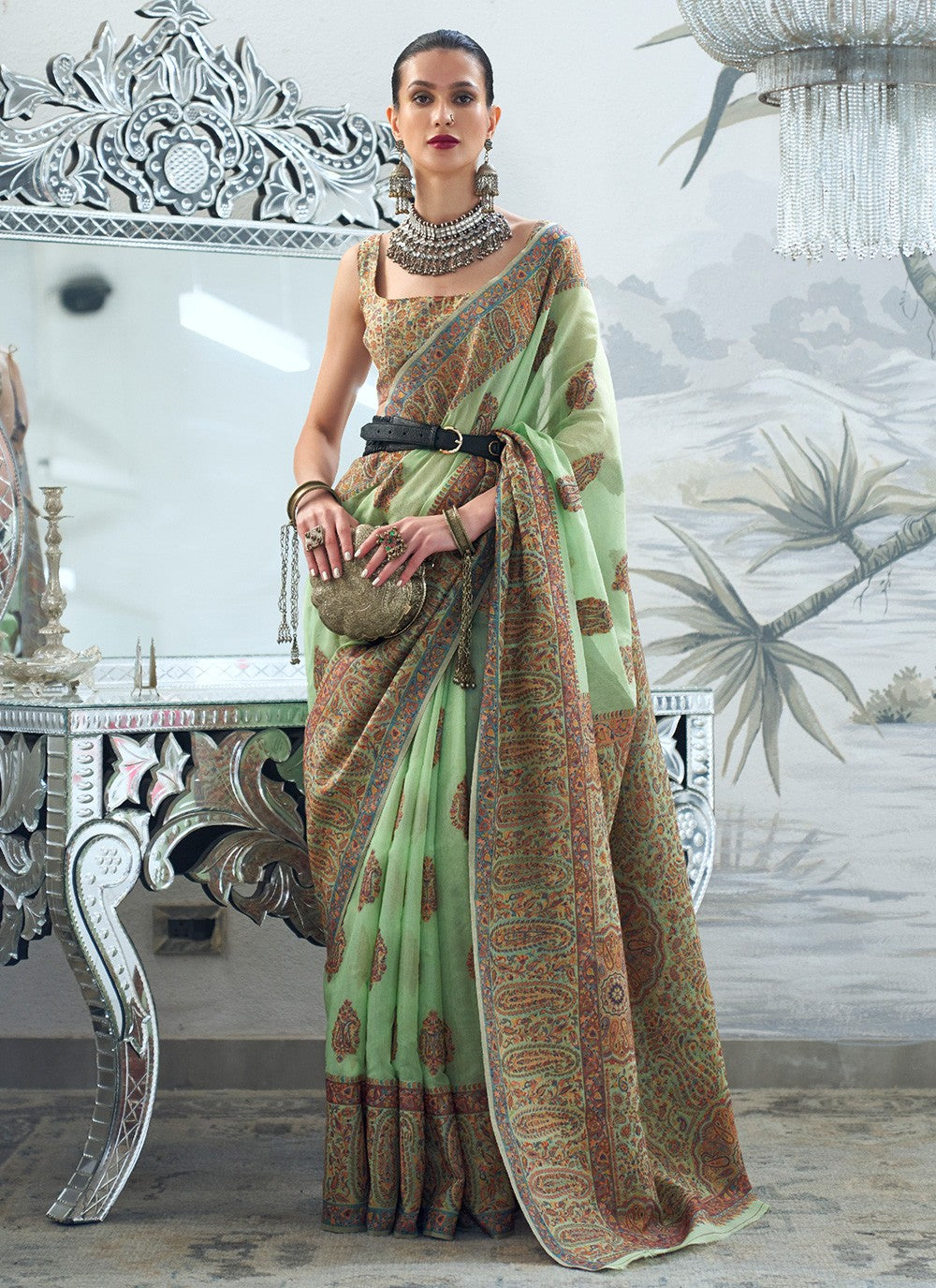 Contemporary Weaving Zari Handloom Silk Saree - S3644