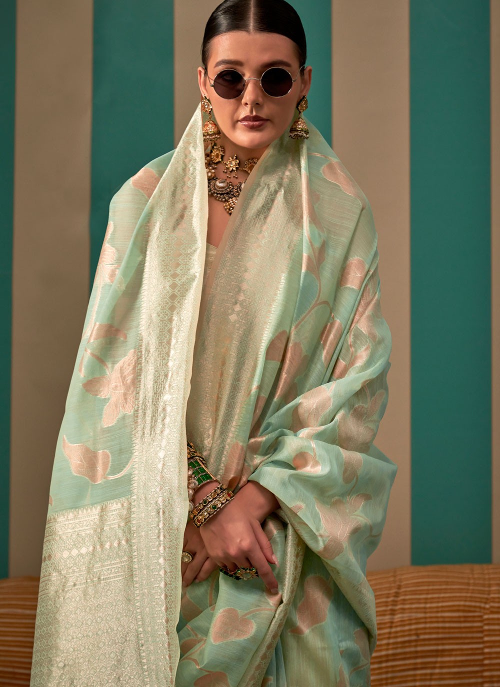 Classic Floral Printed Linen Saree - S7118