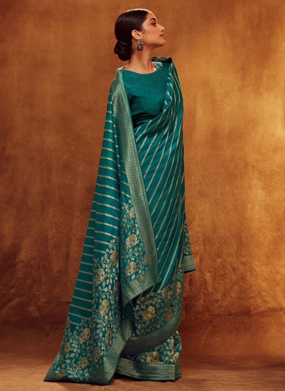 Classic Woven Viscose Saree - S4393