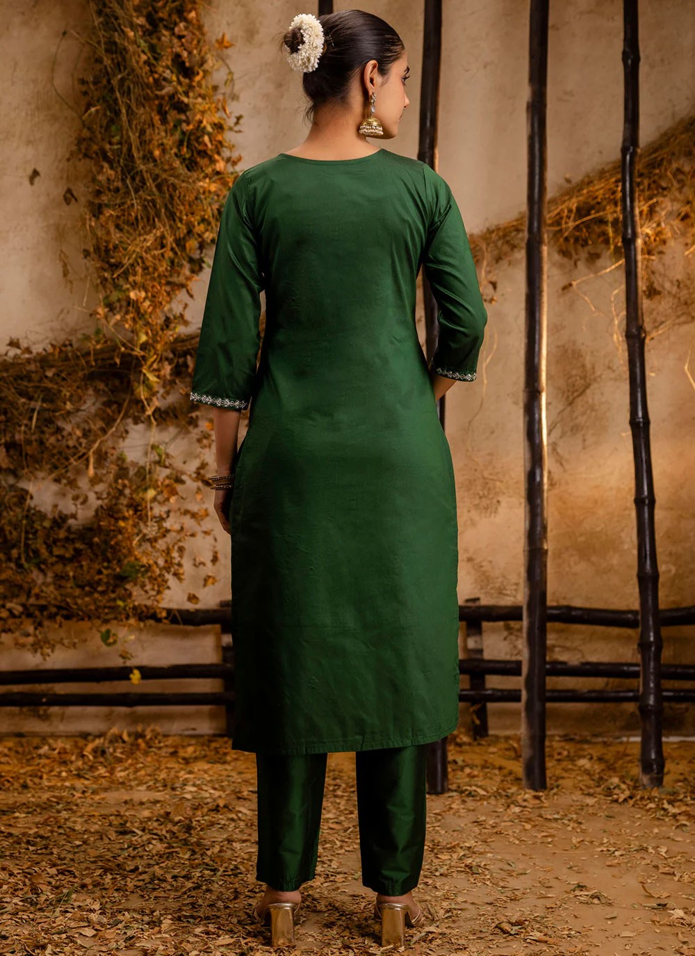 Embroidered Silk Blend Green Salwar Suit T6186